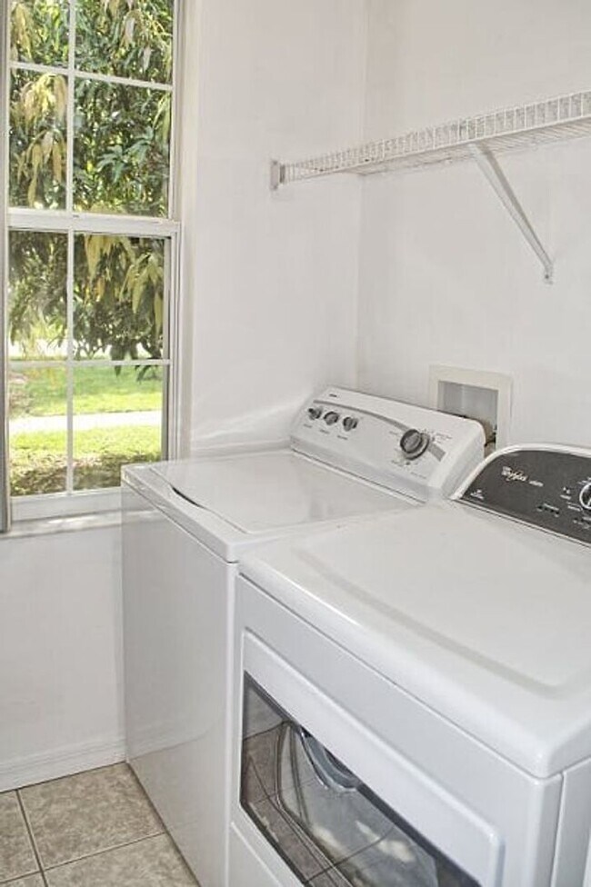 Building Photo - Spacious Home in Isles of Bellalago