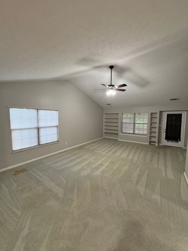 Building Photo - 153 Oakleaf Cir