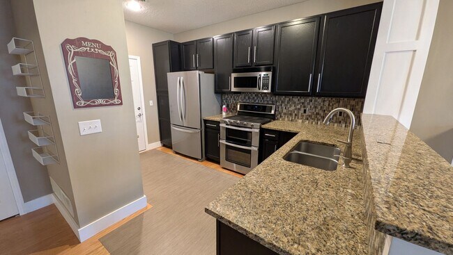 Building Photo - Beautiful 2 bedroom townhouse in Maple Grove