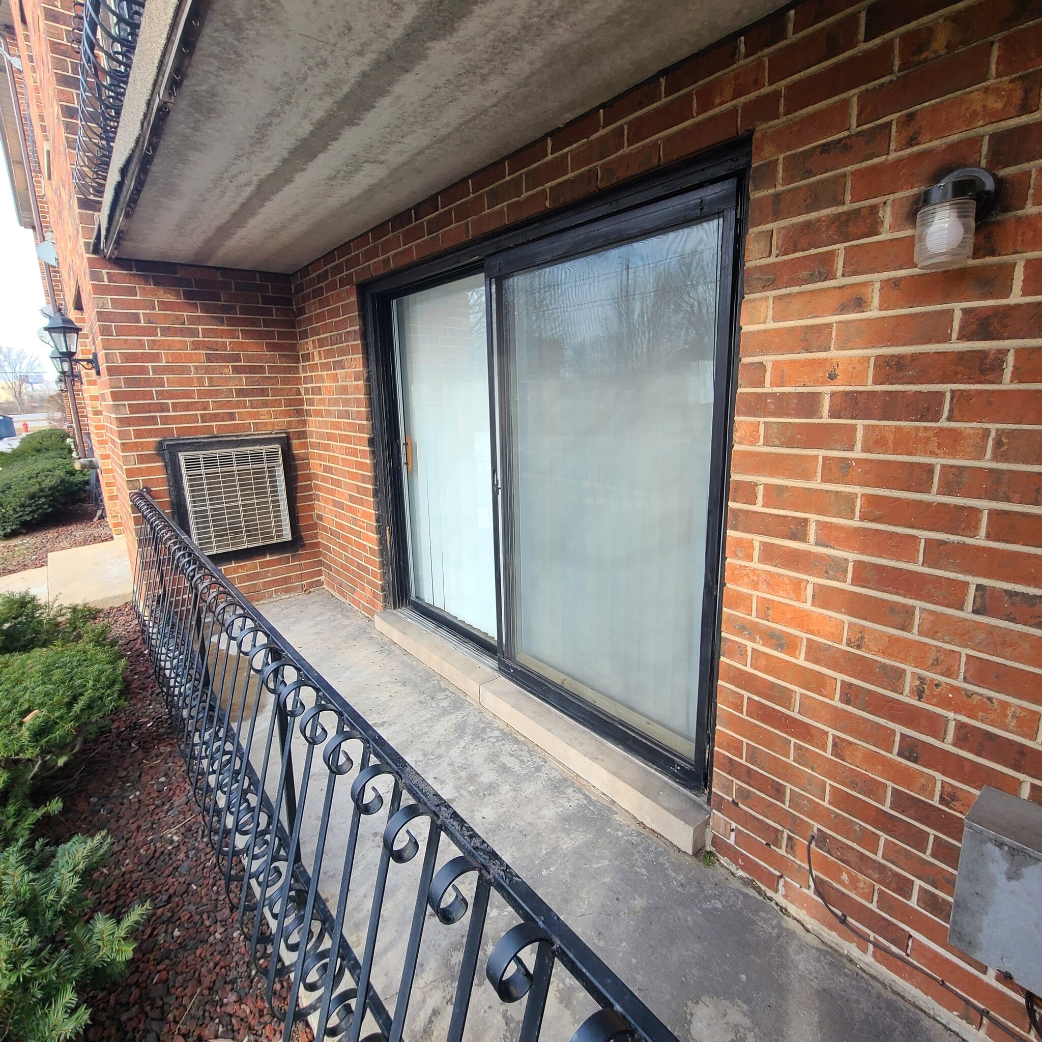 Patio - 10501 S Highland Ave