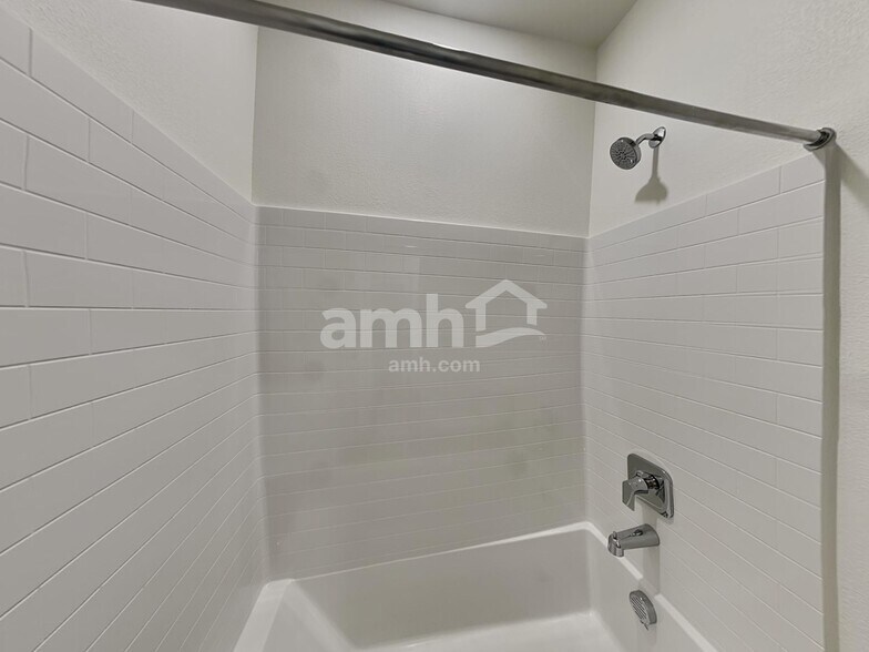 Building Photo - 525 Speckled Orchid Pl