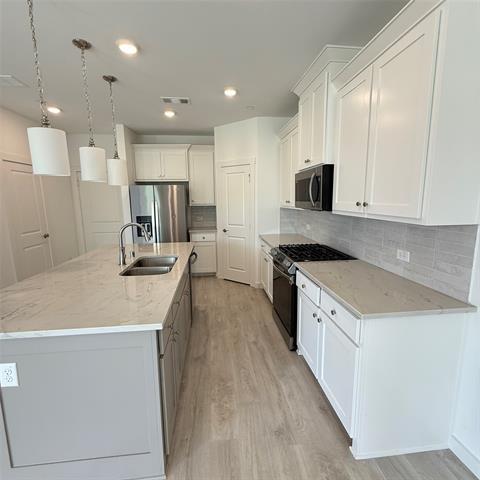 Building Photo - 870 Cavitt Ct