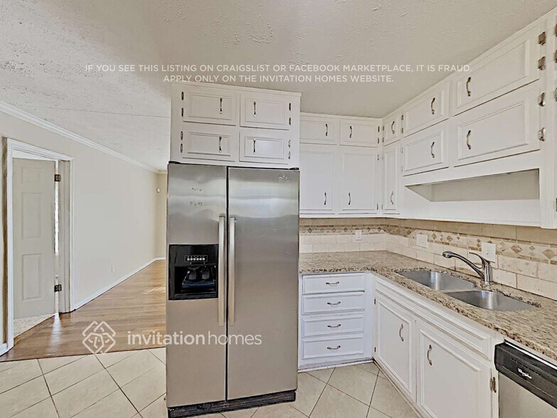 Building Photo - 227 Evergreen Dr SE