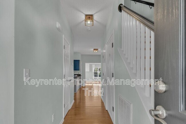 Building Photo - 3391 Valley Crossing Dr