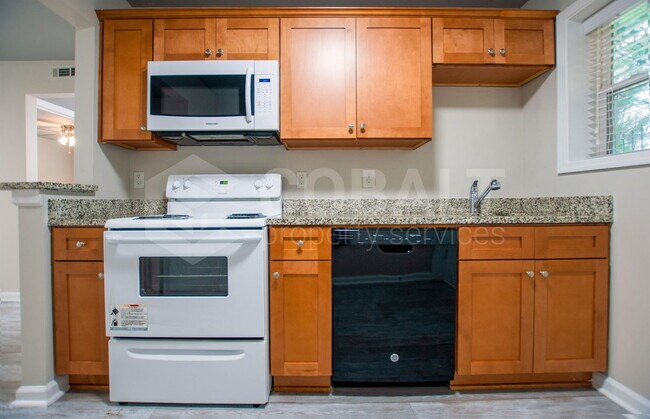 Building Photo - 271 Glen Iris Dr NE