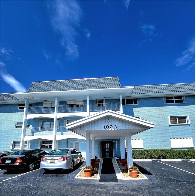 Building Photo - 100 Shore Ct