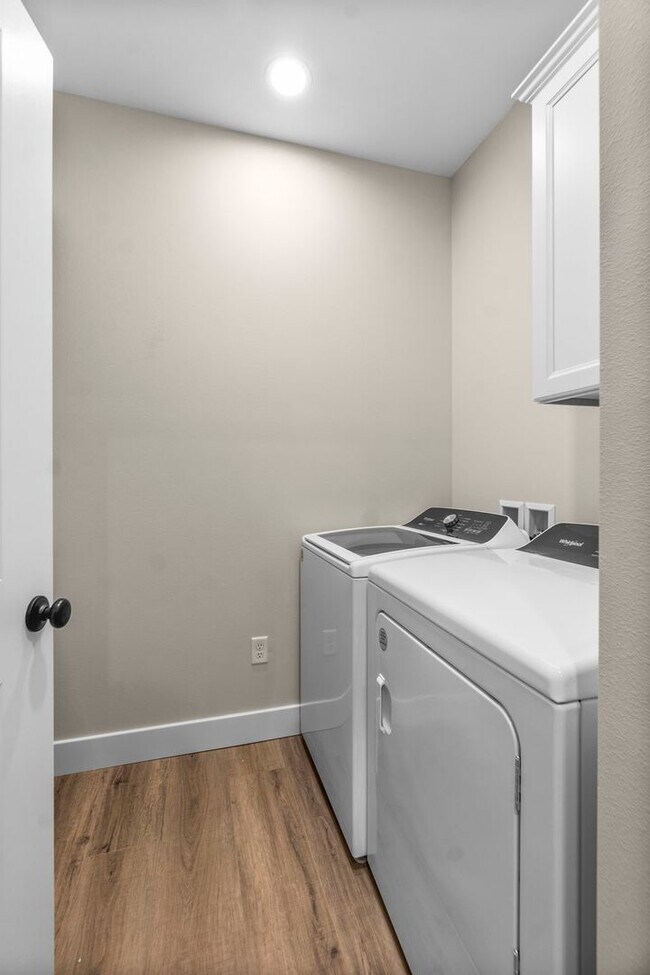 Building Photo - 2272 Heywood Mdws