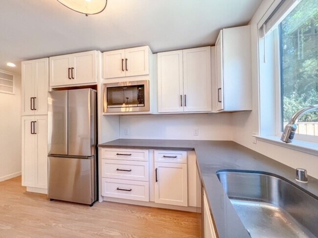 Building Photo - Beautifully Remodeled Three Bedroom Home