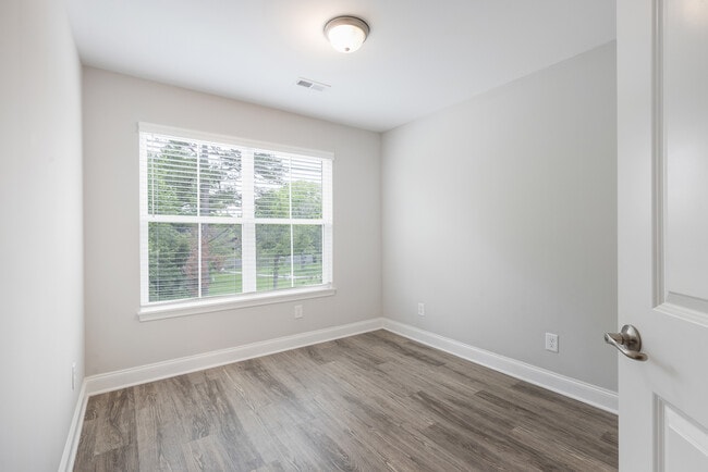Building Photo - 7429 Thomas Ln