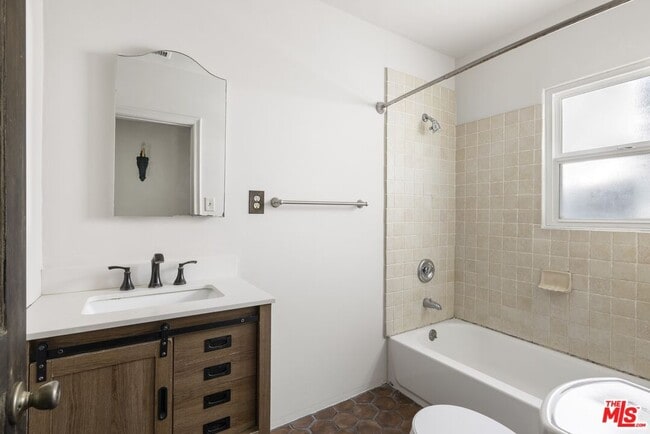 Building Photo - 11269 La Maida St