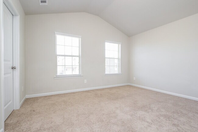 Building Photo - 216 Sleepy Way