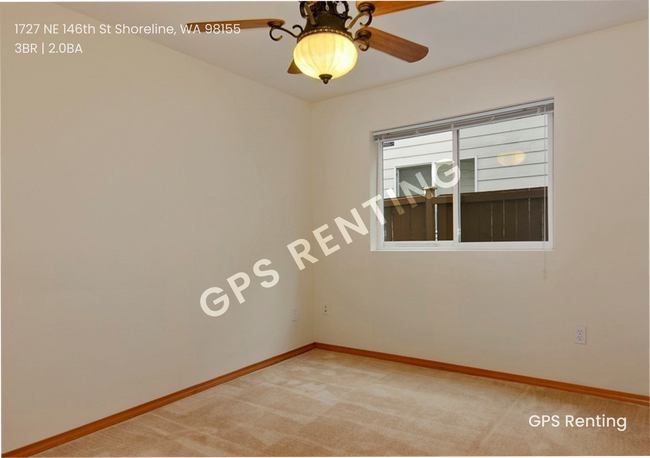 Building Photo - Shoreline Townhouse with great fenced yard