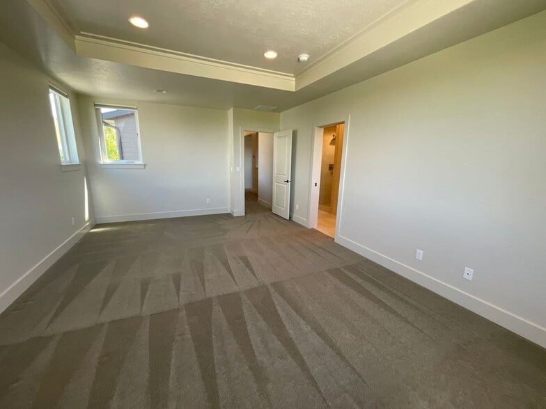 Building Photo - 6845 E Warm Springs Ave