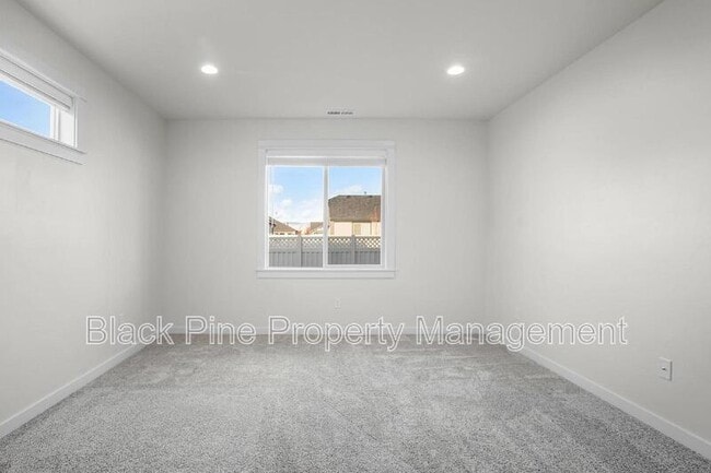 Building Photo - 7536 W Havana Dr