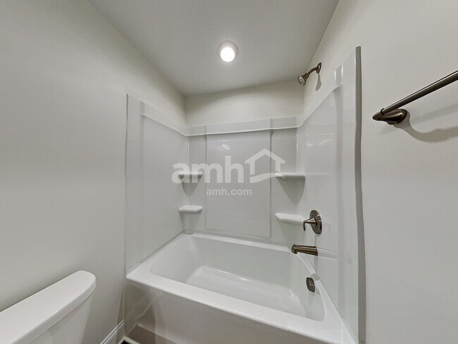 Building Photo - 174 Larragan Dr