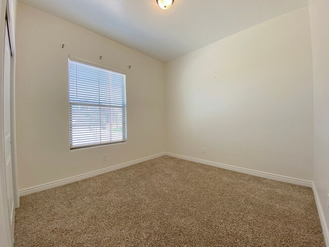 Building Photo - East El Paso 4 bed/ 2.5 Bath Refrig A/C