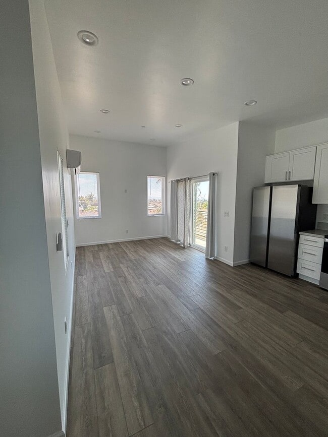 Building Photo - 3 bed 3 bath Home for Rent in San Diego WA...