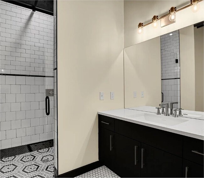 Building Photo - 20 Boulder Cres St