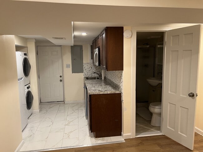 Building Photo - 218 Lynhaven Dr