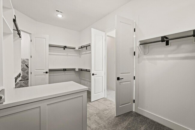 Building Photo - 3607 Wellborn Dr