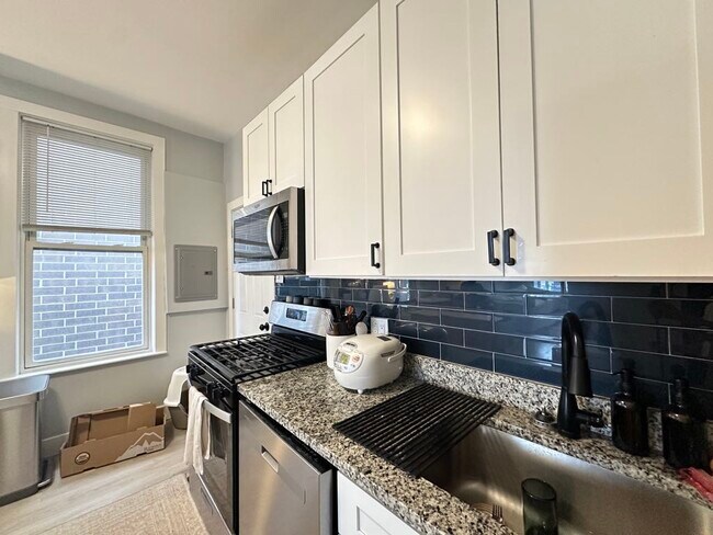 Building Photo - 1333 W Walton St