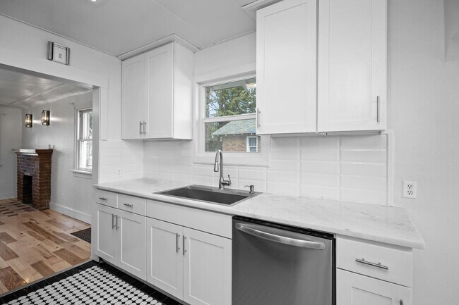 Building Photo - Remodeled 3BR/2BA Brick Bungalow - Fireplace, Finished Basement & Garage