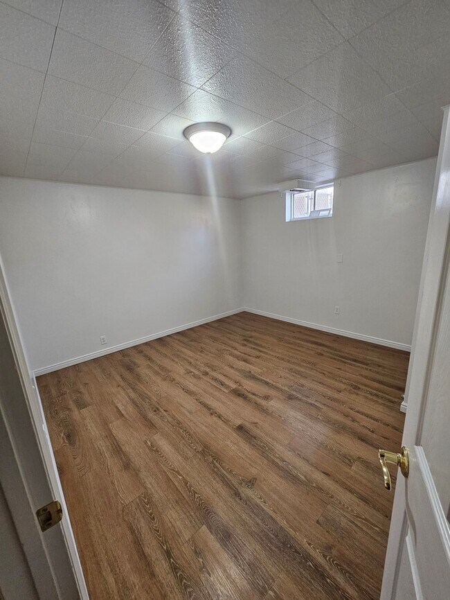 Building Photo - 4 bed 2 bath Home in Murray