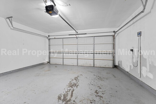 Building Photo - 1605 Bob Dr