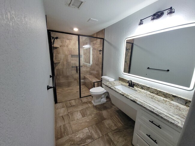 Building Photo - 115 Sendero Dr