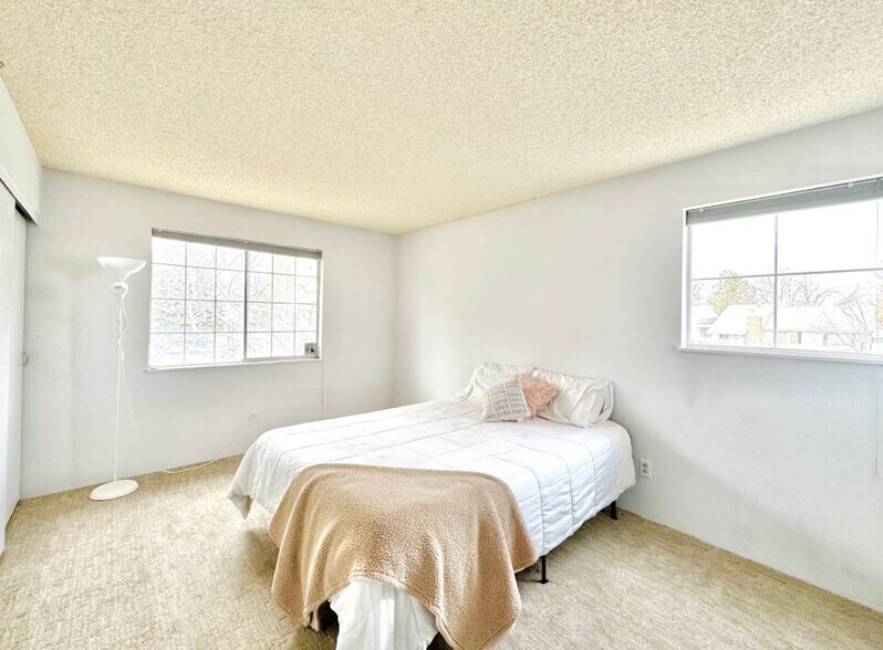 Building Photo - 14434 E Colorado Dr