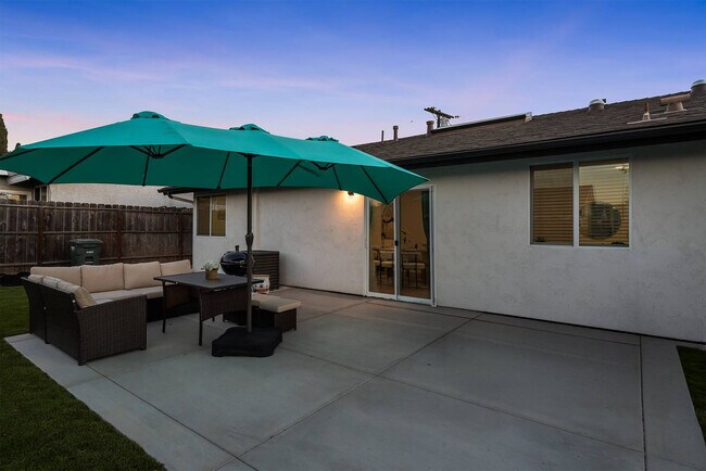 Building Photo - 1676 Raynell Way