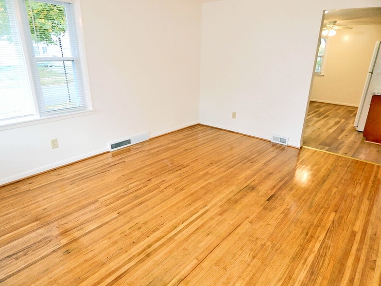 Building Photo - 132 Independence St