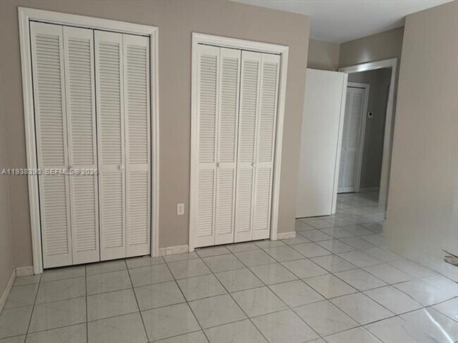 Building Photo - 2912 SW 38th Ct