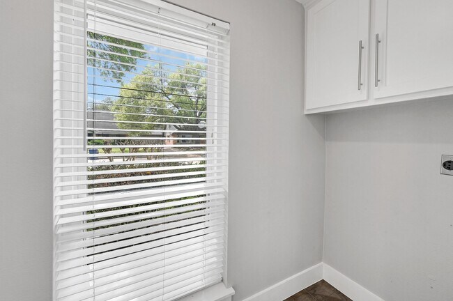 Building Photo - 4738 Whispering Falls Dr