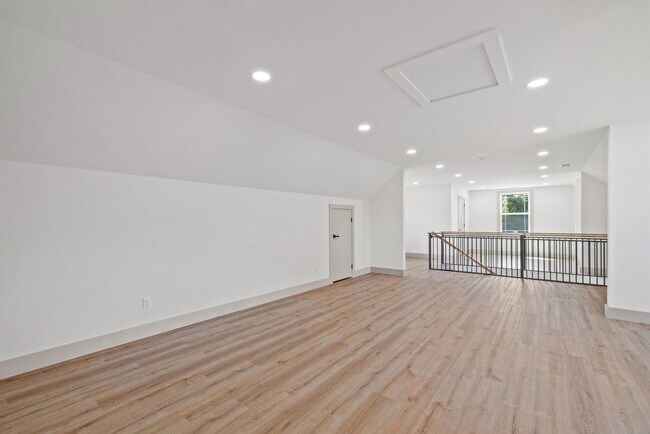Building Photo - 32 McCoy Dr