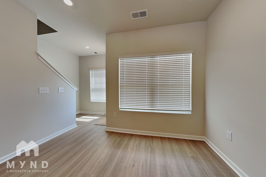 Building Photo - 1306 Principal Featherstone Ave