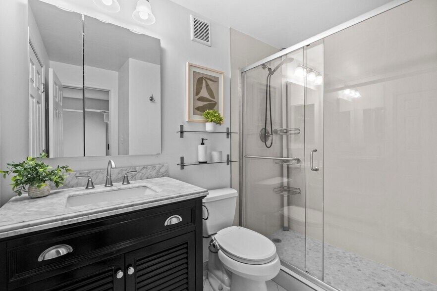 Building Photo - 700 7th St SW