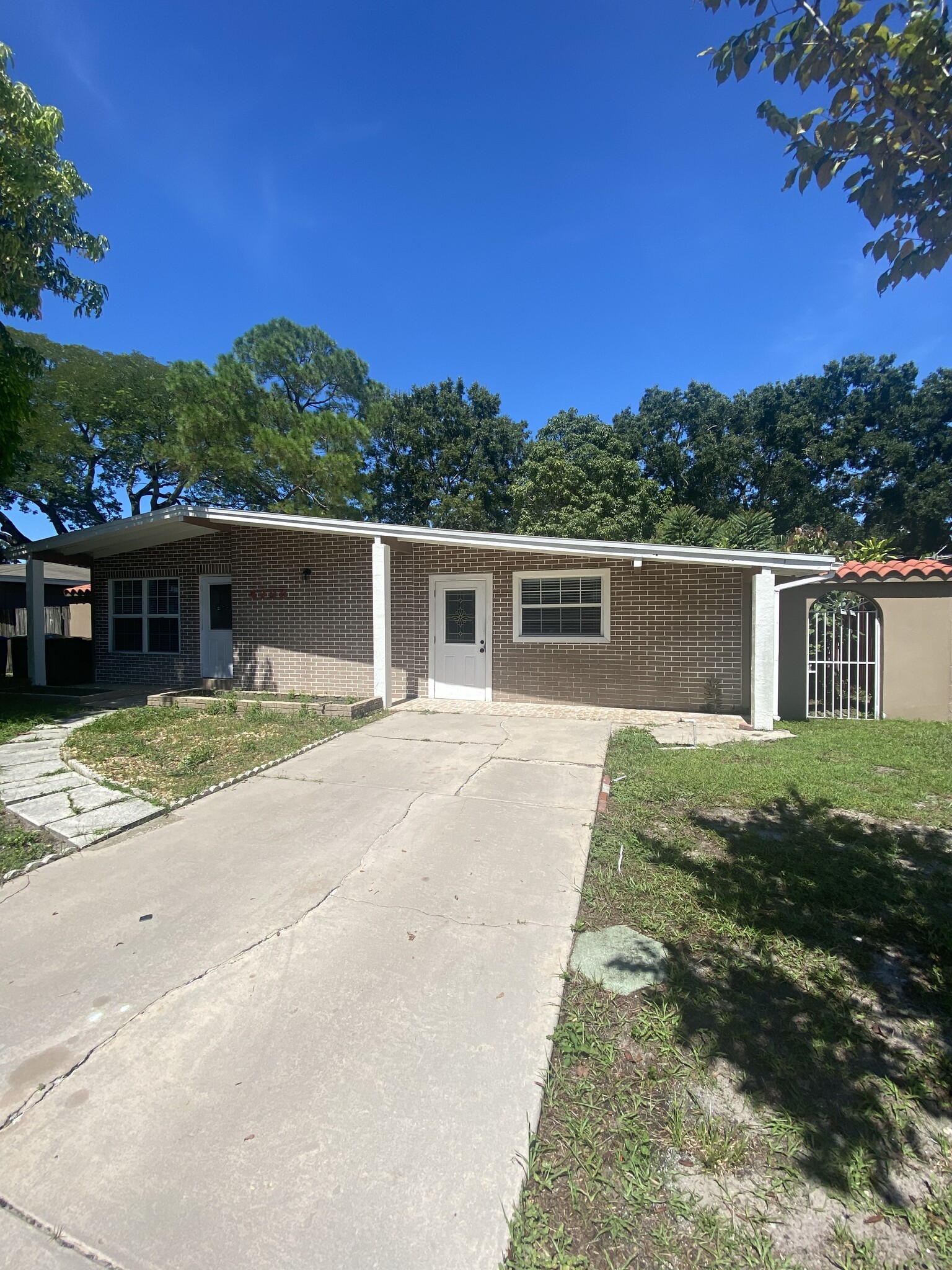 Building Photo - 4723 W Iowa Ave