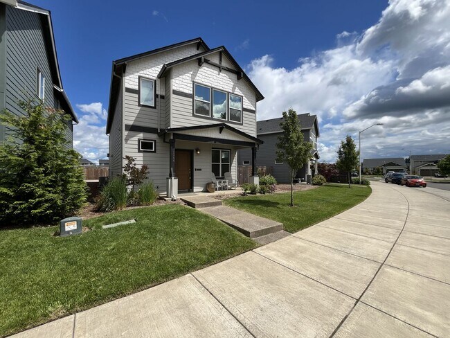 Building Photo - Spacious Modern Home with Open-Concept Living, Elegant Interior Features & Attached Garage