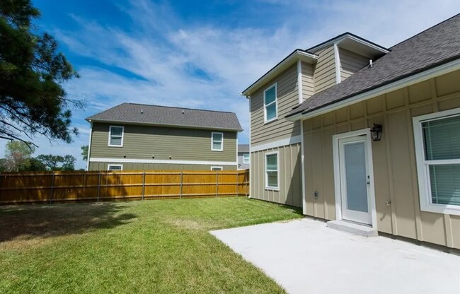 Building Photo - 124 Waverly Dr