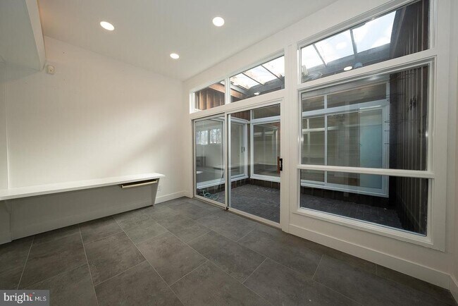 Building Photo - 39 Fairview Rd