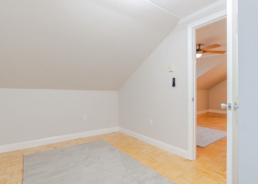 Building Photo - 107 May St