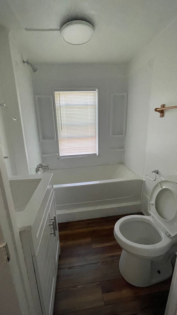 Building Photo - 3 Bed 1 Bath Home