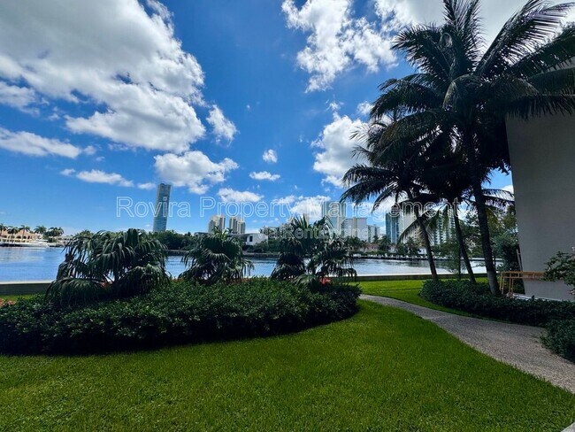 Building Photo - 19667 Turnberry Way