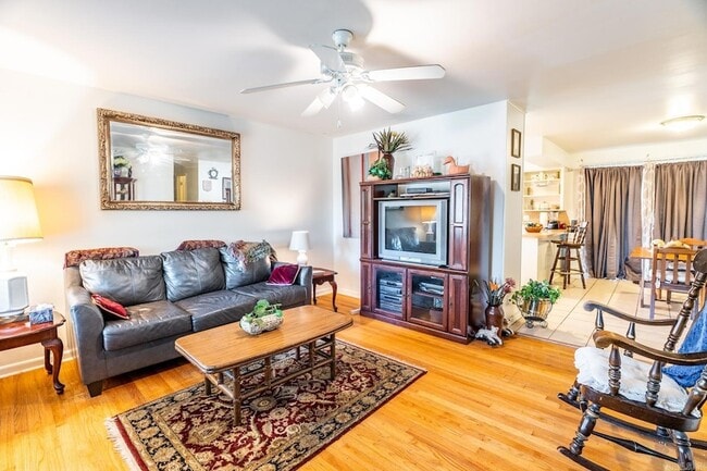 Building Photo - 9720 Brooks Ln