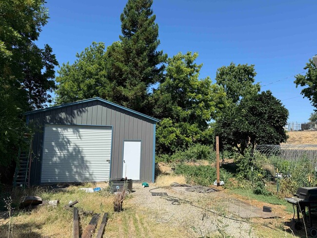 Building Photo - West Sac 2 Bed With River Access