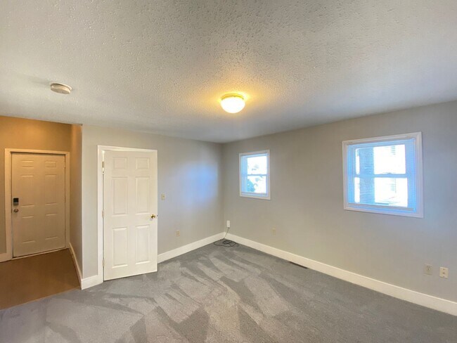 Building Photo - 7 Commercial St