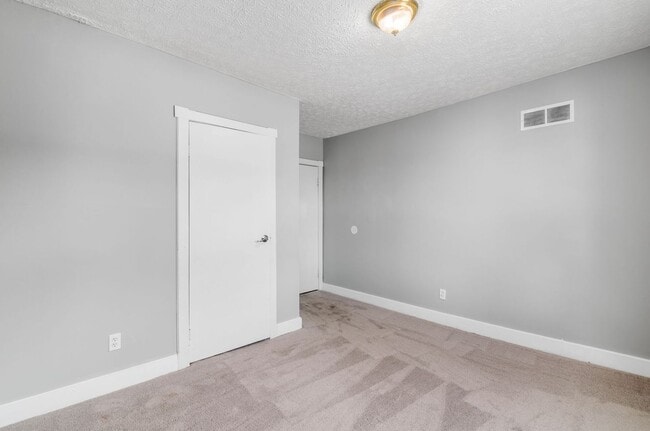 Building Photo - 866-868 Ellsworth Avenue