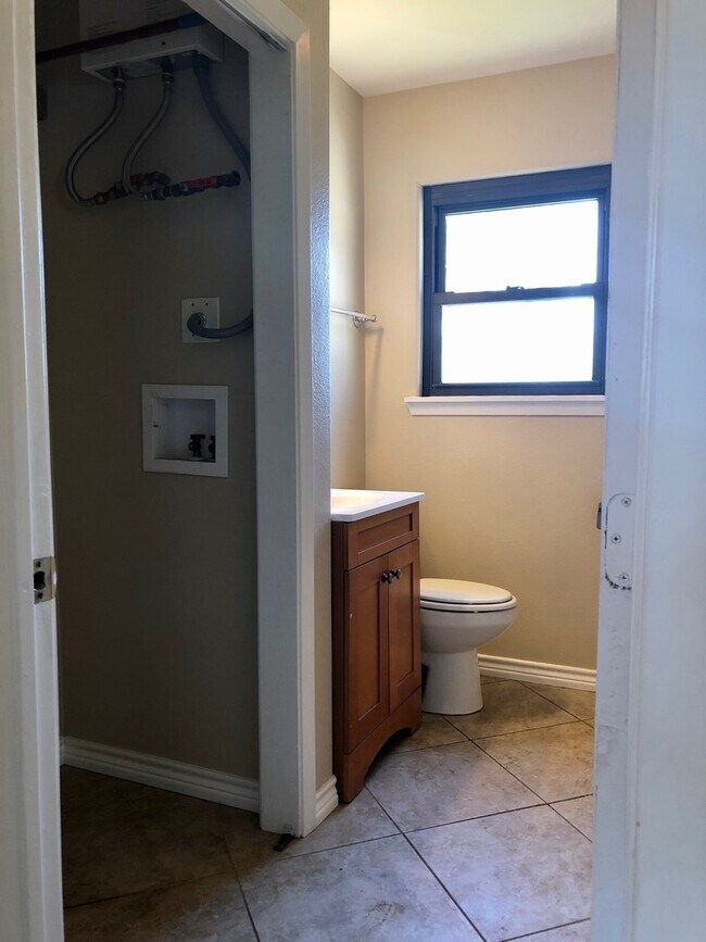 Building Photo - 3 Bedroom / 1.5 Bath / Large Fenced Backyard