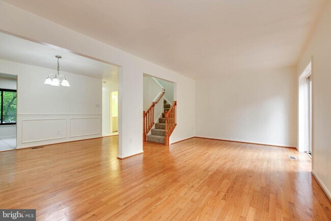 Building Photo - 5461 Enberend Terrace